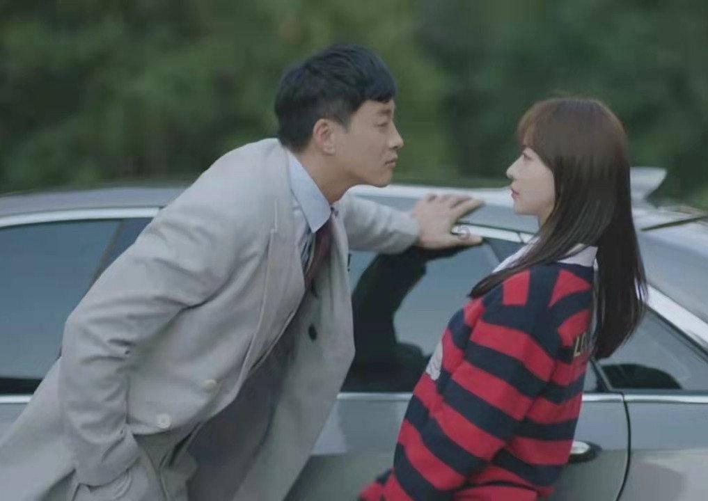 一个女生在你出去找工作不到一个月就答应和别人谈恋爱了，我问她那个人怎么追的她，她说没怎么追，聊聊天游戏画面