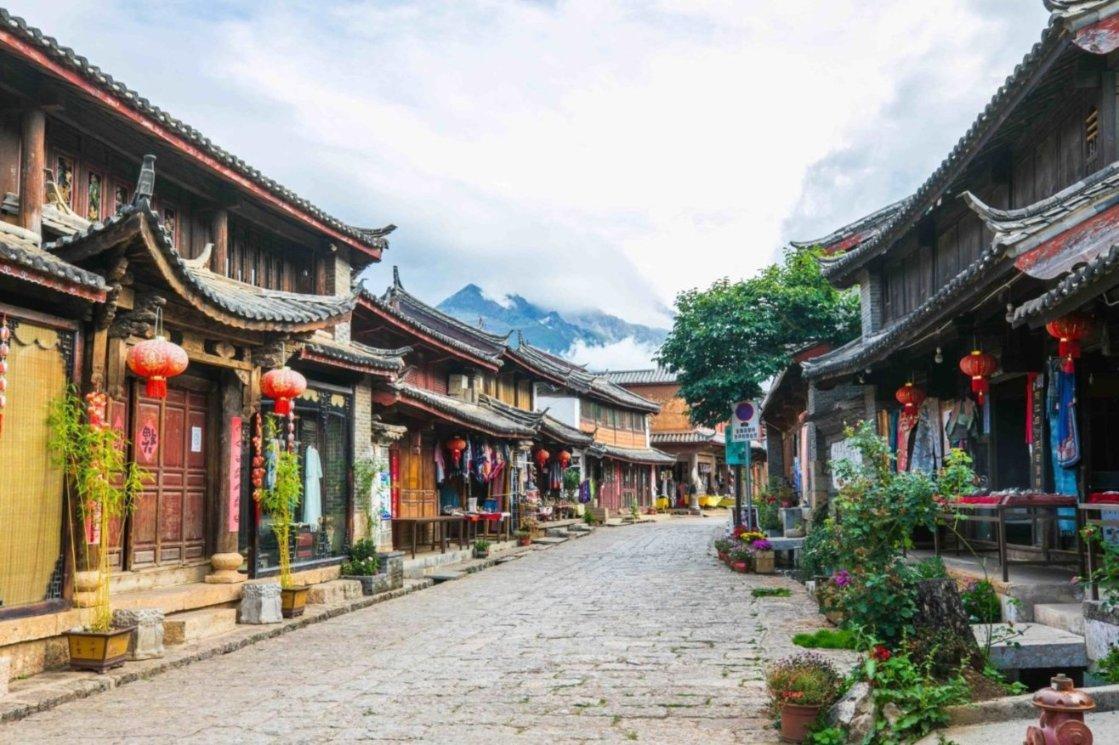 笑脸球的冒险之旅